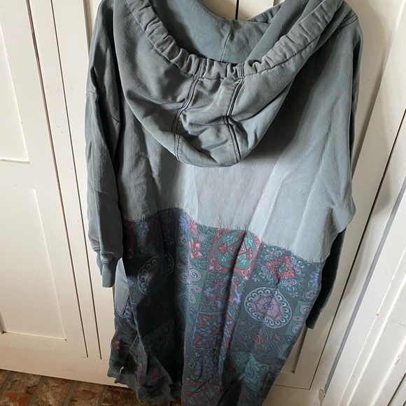 SURF PONCHO/KOREAN SWEATSHIRT DRESS w/ POCKETS & pretty design! Worn once⚡️EUC⚡️ - Picture 4 of 13